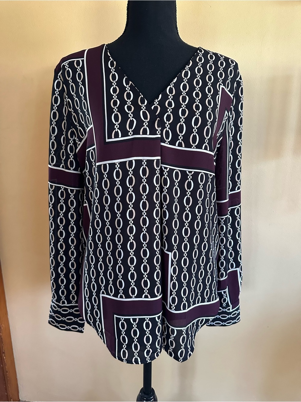 Ann Taylor chain link burgundy black geometric blouse women’s size medium